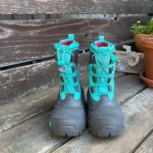 GUC KidsThe North Face Snow Boots SZ 2